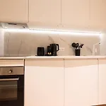 Superb Flat In Champs Elysees