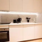 Superb Flat In Champs Elysees
