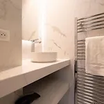 Superb flat in Champs Elysées