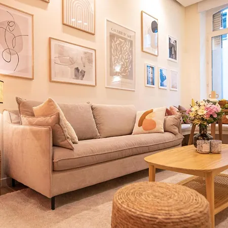 Superb Flat In Champs Elysées Parigi