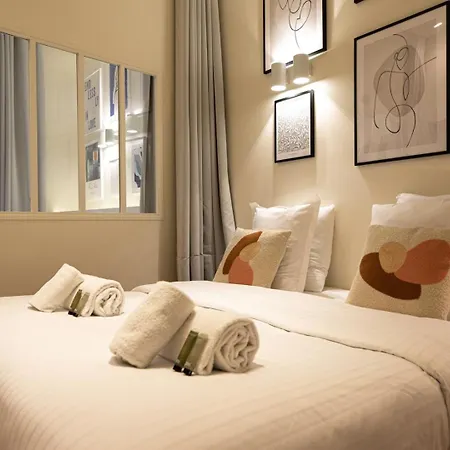 Superb Flat In Champs Elysées