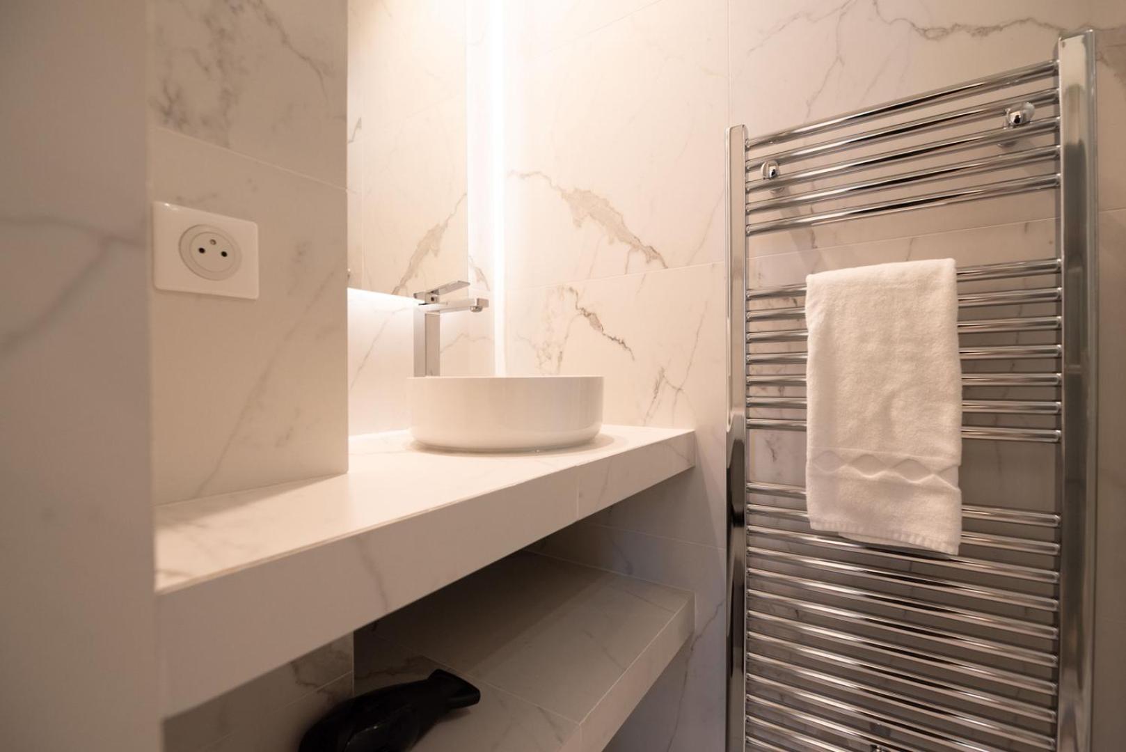 Superb Flat In Champs Elysées * Parigi