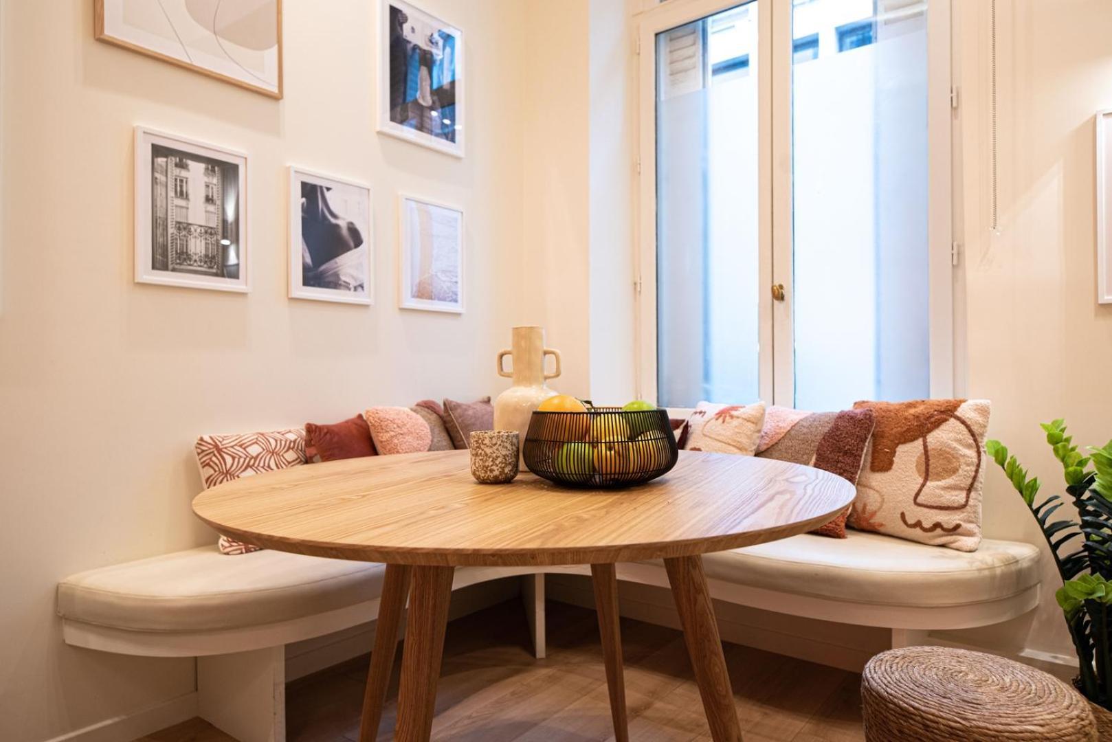 Superb Flat In Champs Elysées